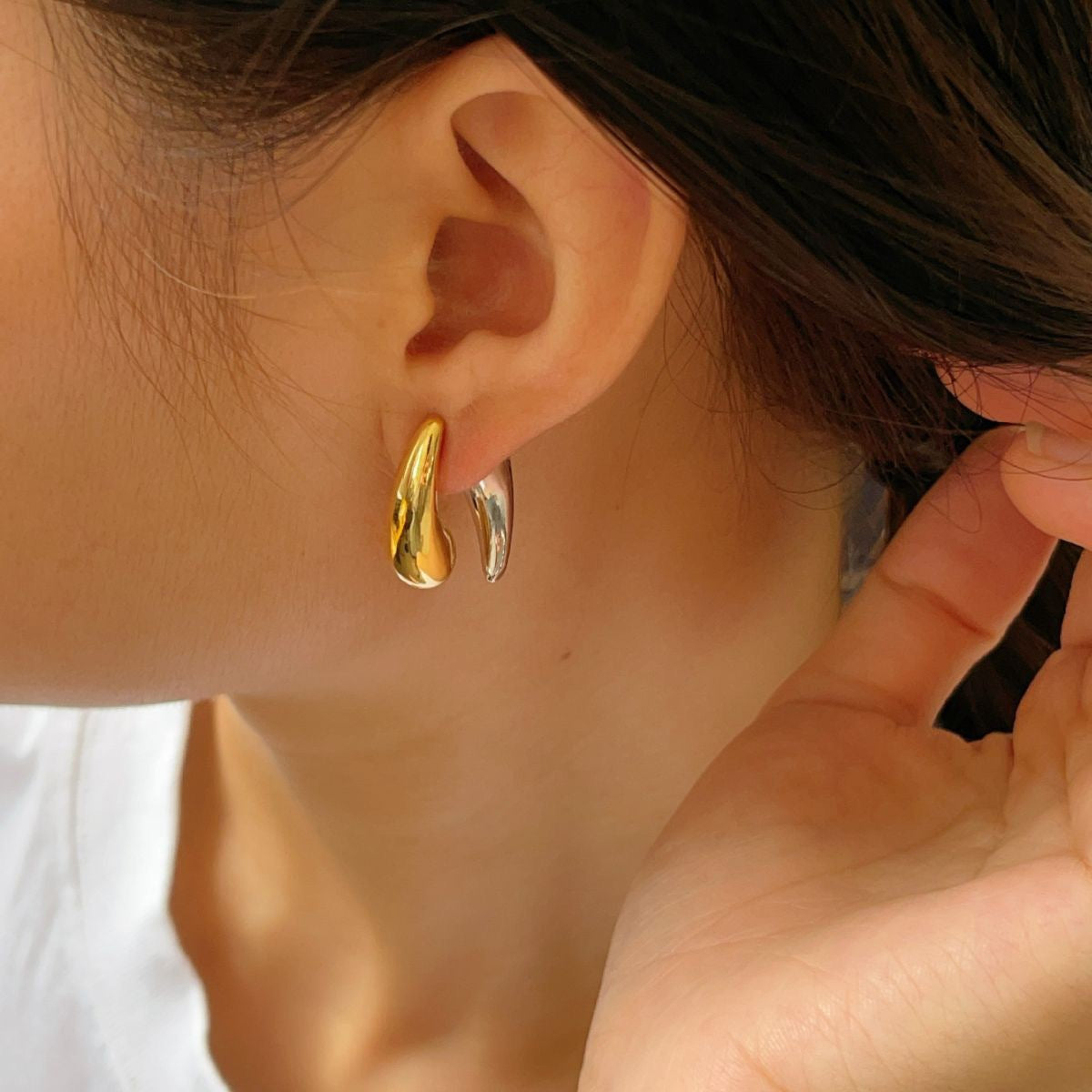 Boucles d'oreilles pendantes brillantes bicolores en or et en argent