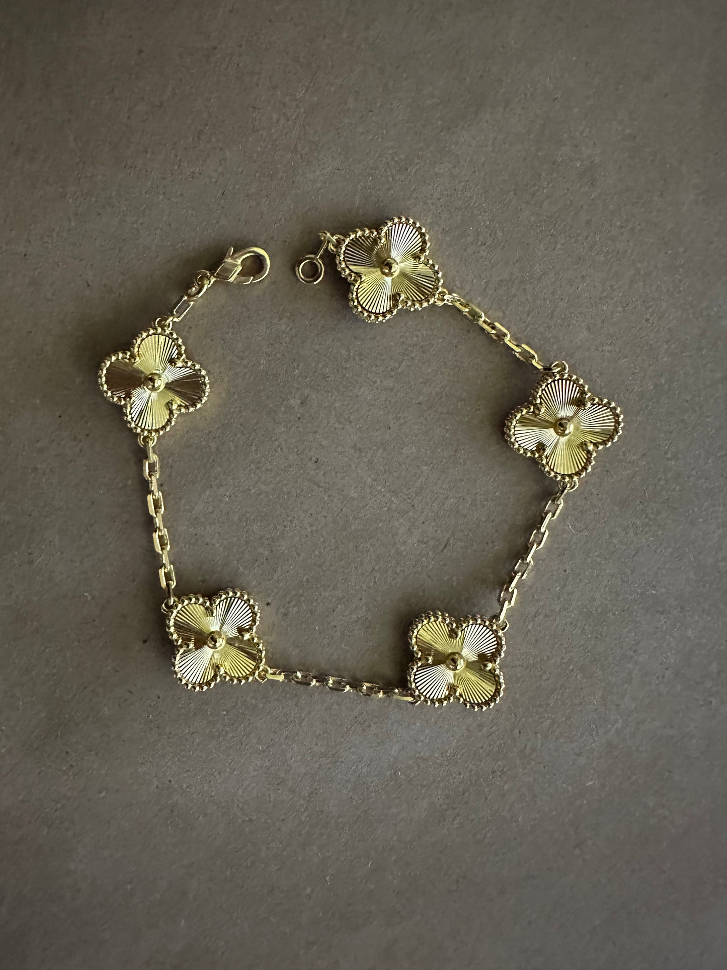 Luckcoo Clover Pro Bracelet – Minimalist Jewelry,Premium Edition,Everyday Luxury