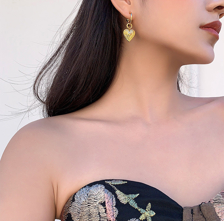 Relief Pattern Heart Earrings
