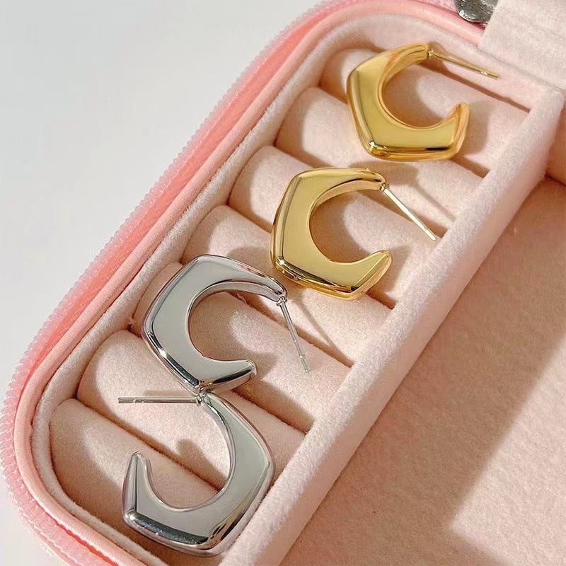 C-shaped Irregular Ear Nail