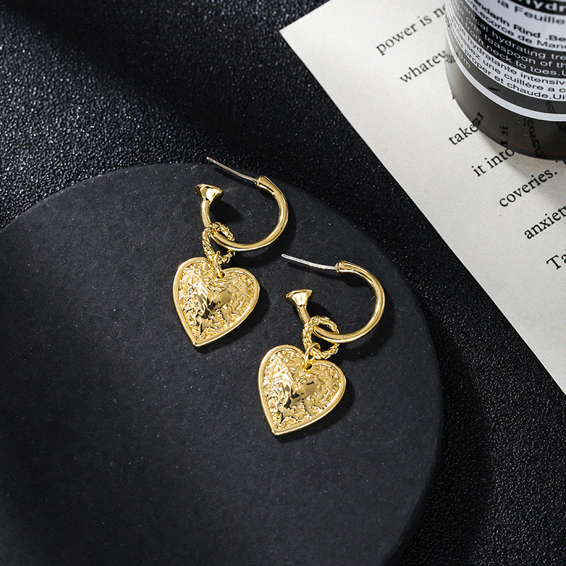 Relief Pattern Heart Earrings