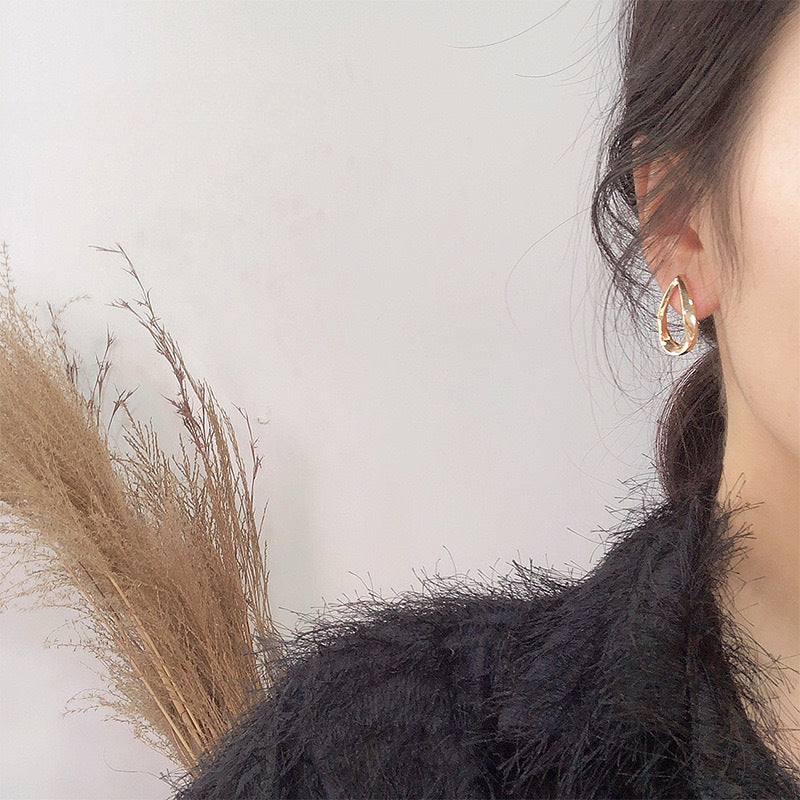 Boucles d'oreilles minimalistes en forme de U 