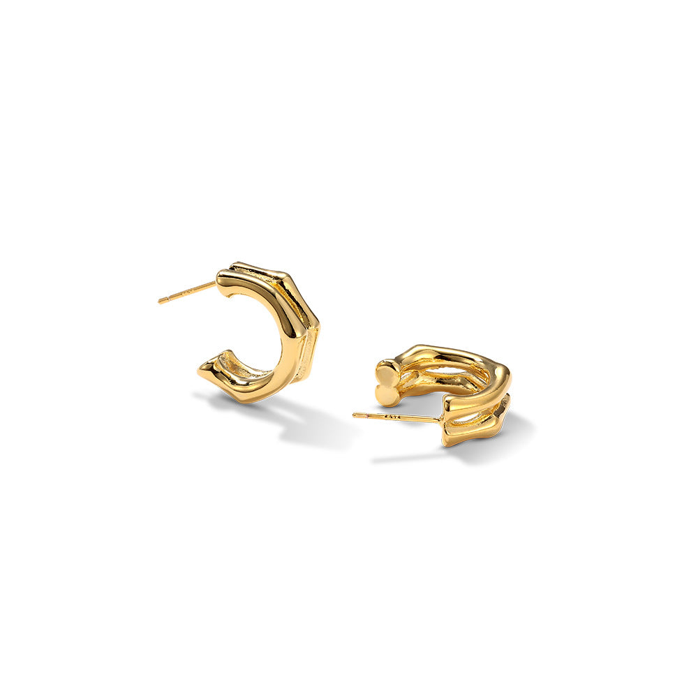 Boucles d'oreilles brillantes en forme de C 