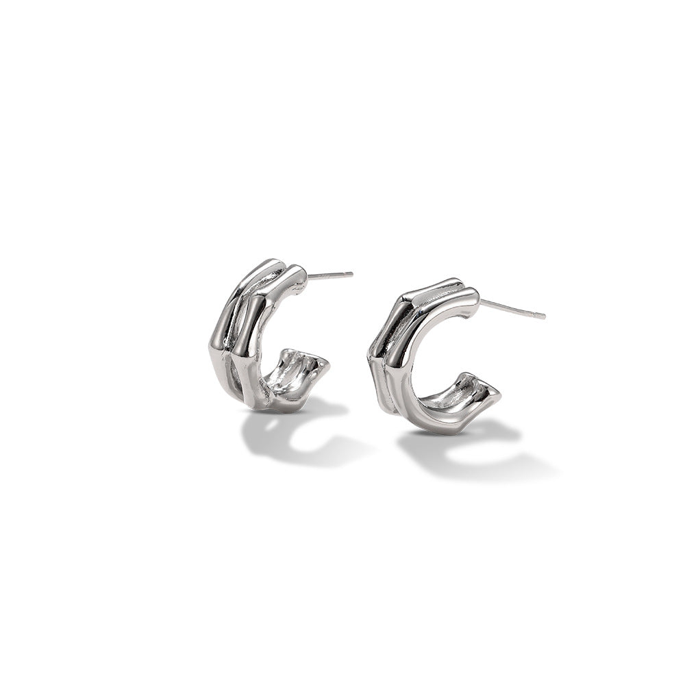 Boucles d'oreilles brillantes en forme de C 