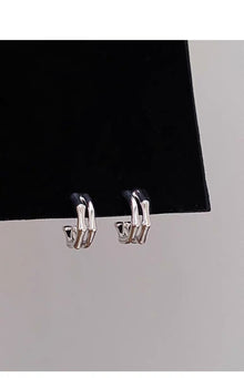 Boucles d'oreilles brillantes en forme de C 