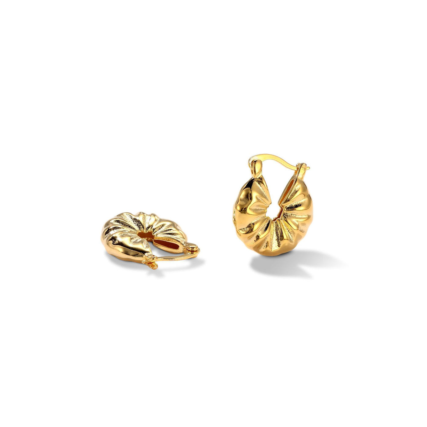 Boucles d'oreilles plissées en lave 