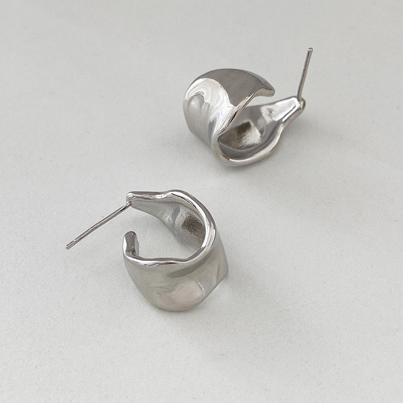 Boucles d'oreilles géométriques irrégulières en forme de C 