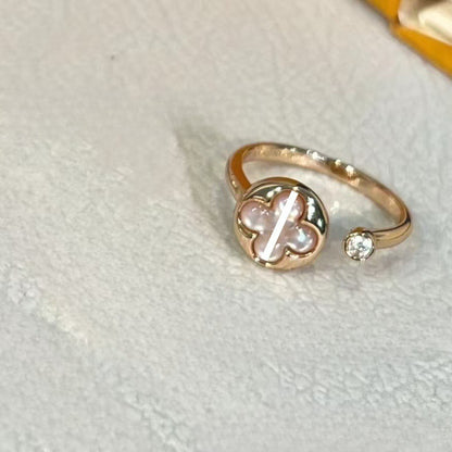 V gold square round fritillary ring