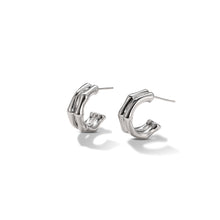 Boucles d'oreilles brillantes en forme de C 
