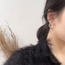 Boucles d'oreilles minimalistes en forme de U 