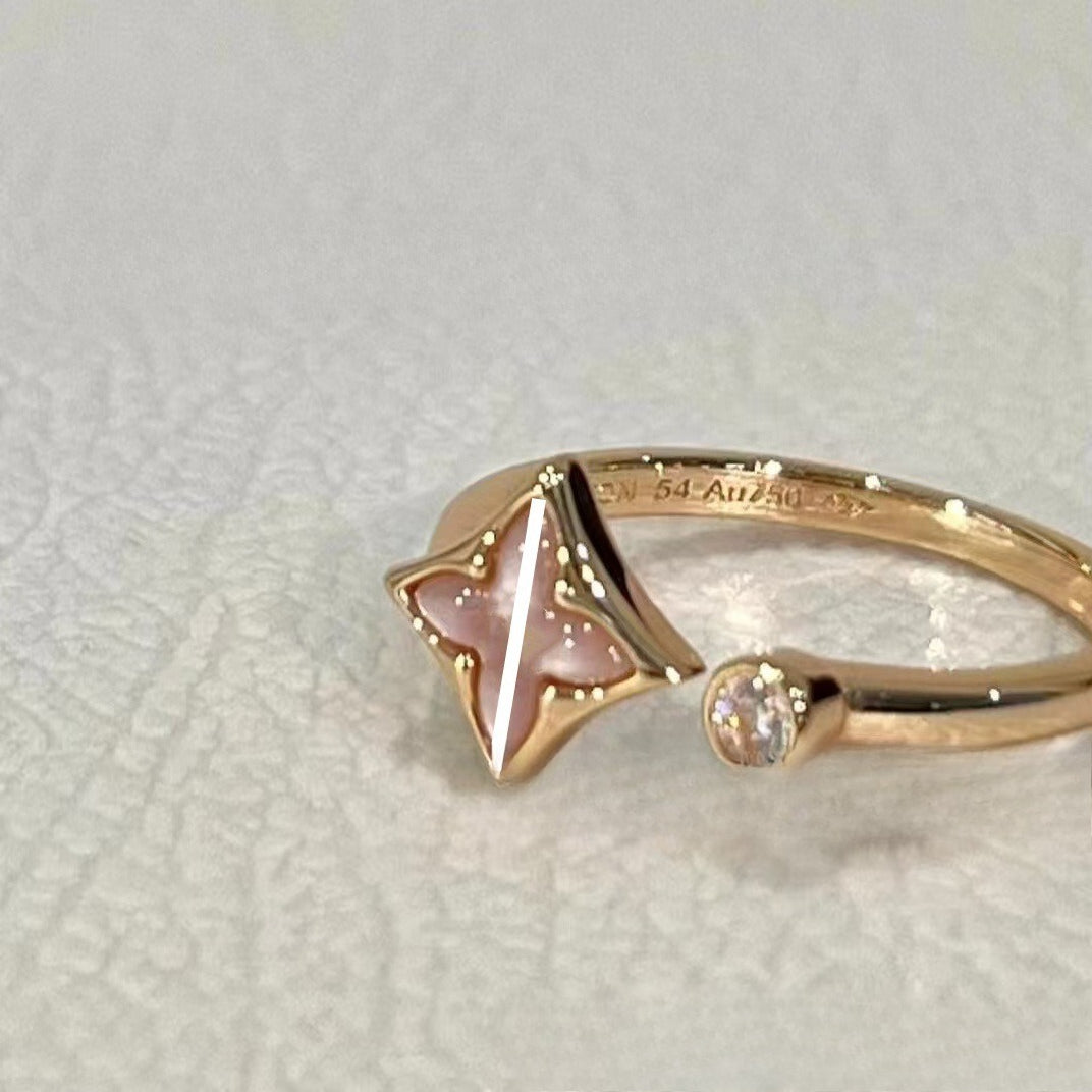 V gold square round fritillary ring