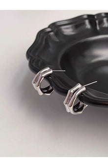 Boucles d'oreilles brillantes en forme de C 