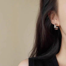 Boucles d'oreilles brillantes en forme de C 
