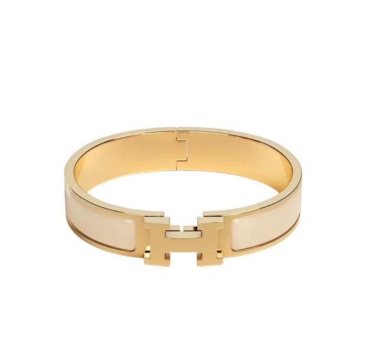 Signature H-Clasp Bangle – Minimalist & Secure Lock Bracelet, Everyday Luxury (Gold / Beige)