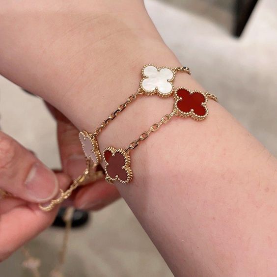 Luckcoo Flutter Butterfly Bracelet – Light, Elegant & Everyday Chic