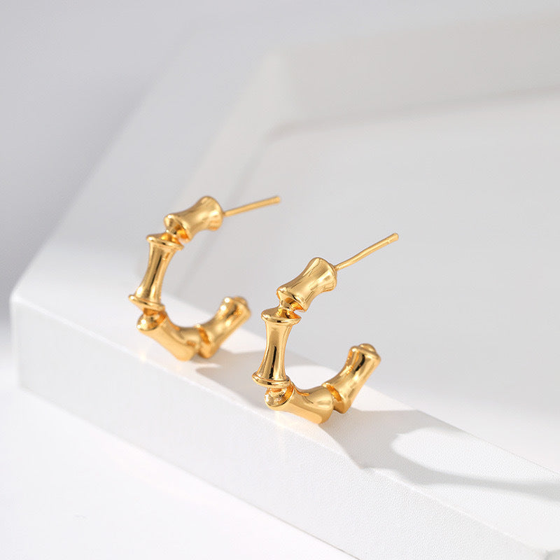 Boucles d'oreilles géométriques en forme de C 