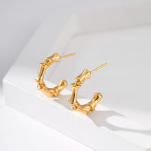 Boucles d'oreilles géométriques en forme de C 