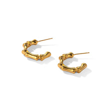 Boucles d'oreilles géométriques en forme de C 