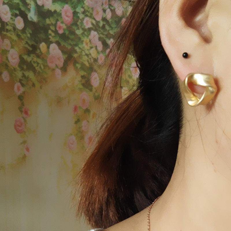 Boucles d'oreilles creuses torsadées 