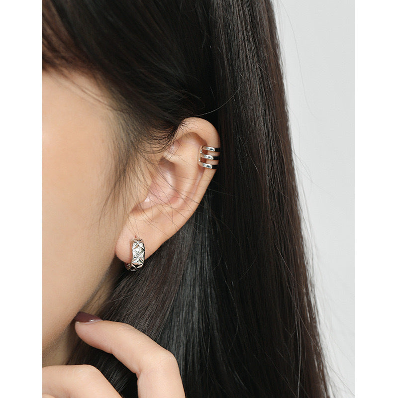 Boucles d'oreilles minimalistes à motif diamant brillant 