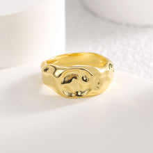 Geometrically irregular concave ring