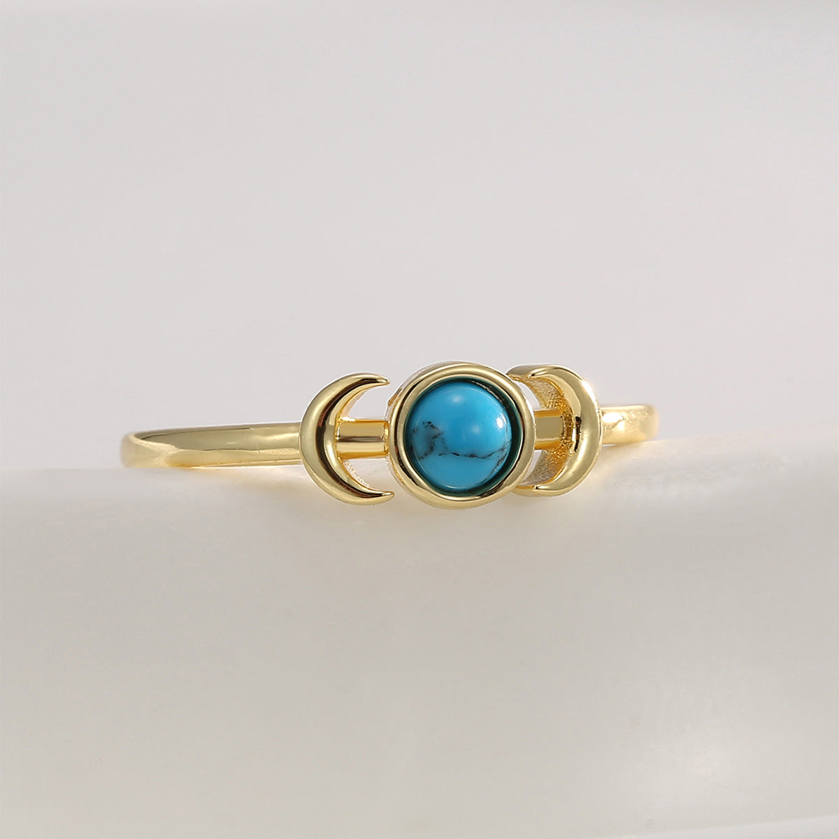 Bague queue de lune turquoise sertie 