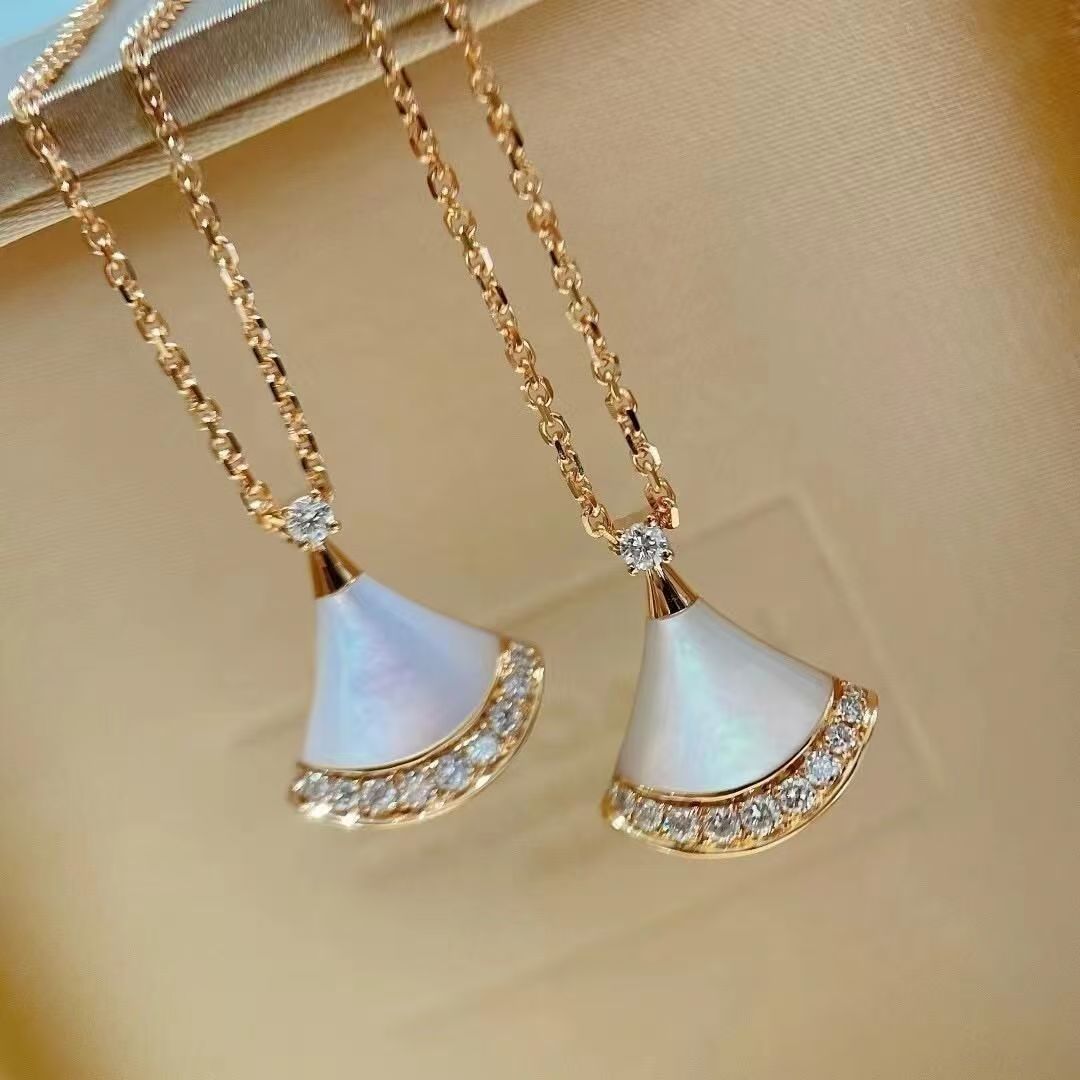 Luckcoo Fan Pendant Necklace - 18k Gold Plated Minimalist Everyday Jewelry