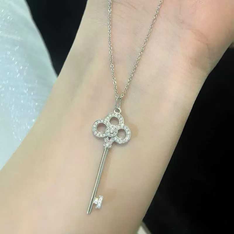 Key necklace iris cross snowflake collarbone chain