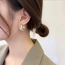 Boucles d'oreilles minimalistes à motif diamant brillant 