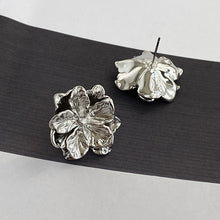 Boucles d'oreilles à tige en forme de fleur 