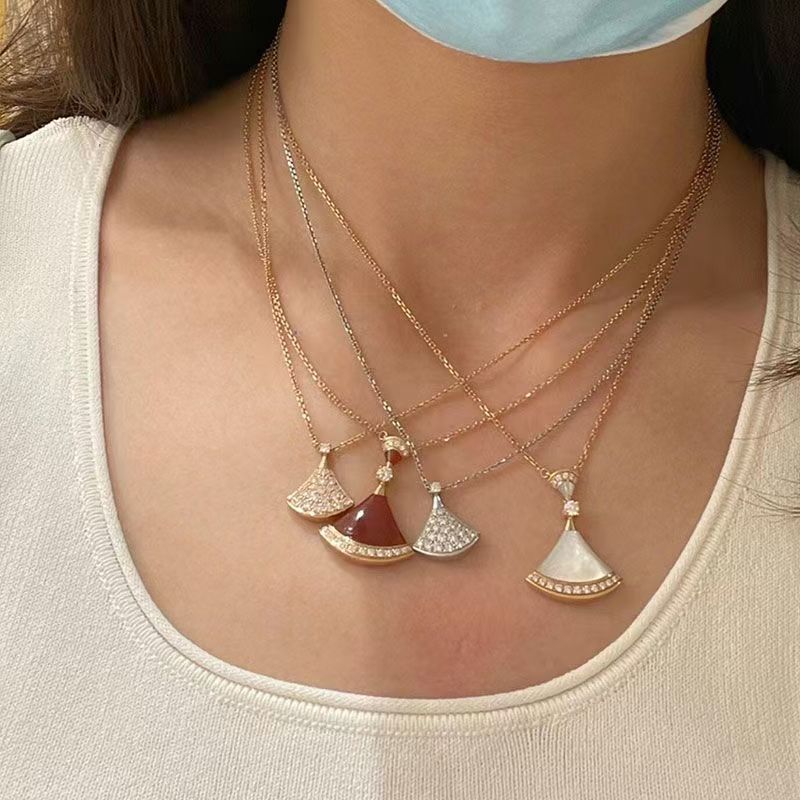 Luckcoo Fan Pendant Necklace - 18k Gold Plated Minimalist Everyday Jewelry