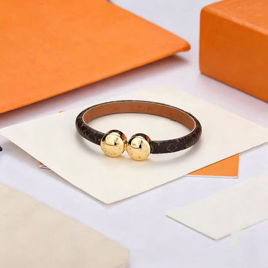 V letter D buckle leather rope bracelet