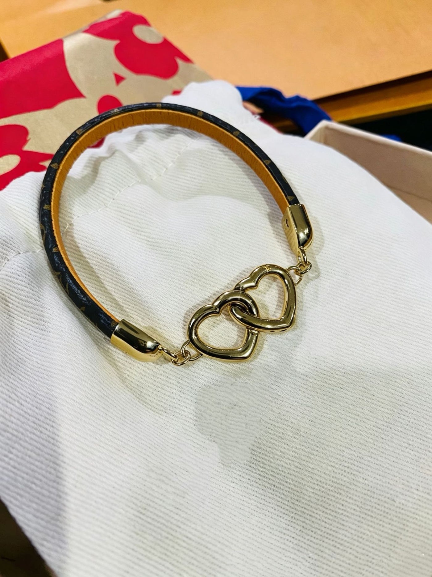 V letter D buckle leather rope bracelet
