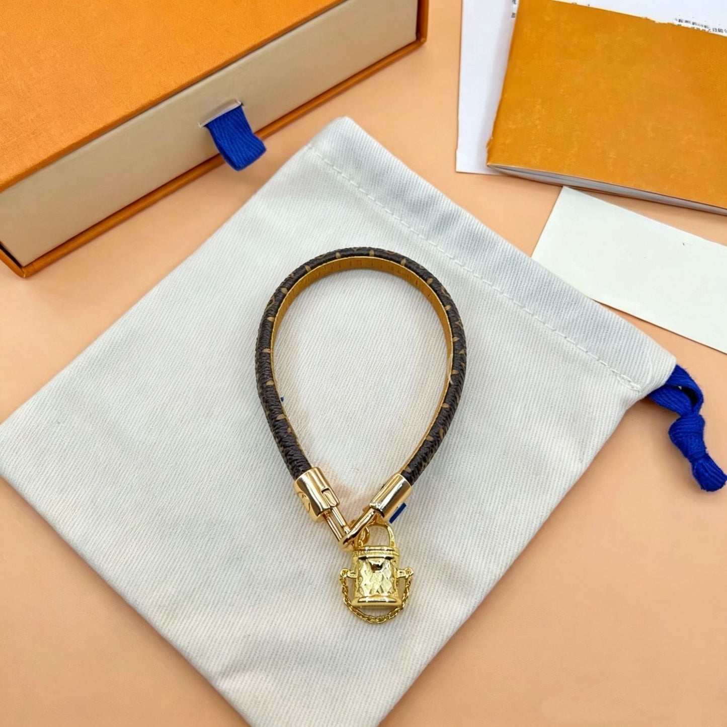 V letter D buckle leather rope bracelet