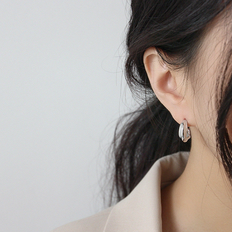 Boucles d'oreilles minimalistes demi-rondes en forme de C 