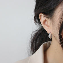 Boucles d'oreilles minimalistes demi-rondes en forme de C 
