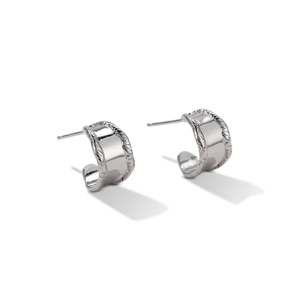 Boucles d'oreilles créoles irrégulières à larges bords 