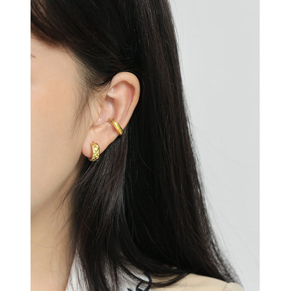 Minimalist glossy diamond pattern earrings