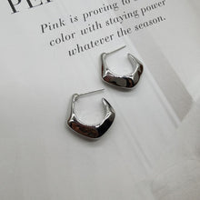 Boucles d'oreilles irrégulières en forme de C 