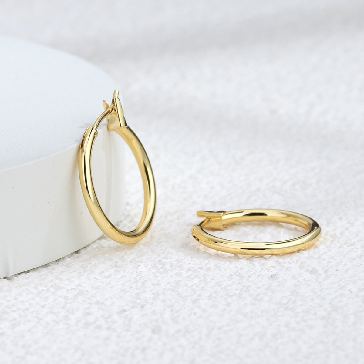 Boucles d'oreilles rondes lisses minimalistes 