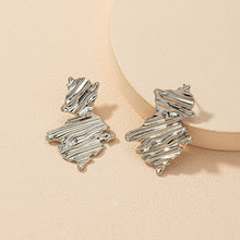 Clou d'oreille à texture pliée géométrique 
