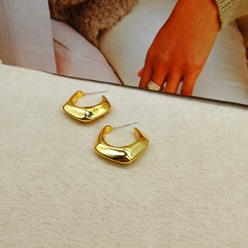 Boucles d'oreilles irrégulières en forme de C 