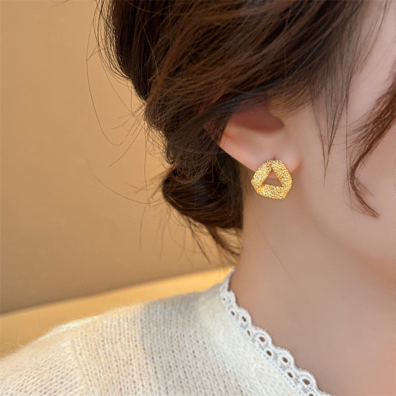 Boucles d'oreilles à tige en corne irrégulière Anna 