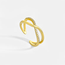 Bague en diamant sertie d'une croix 