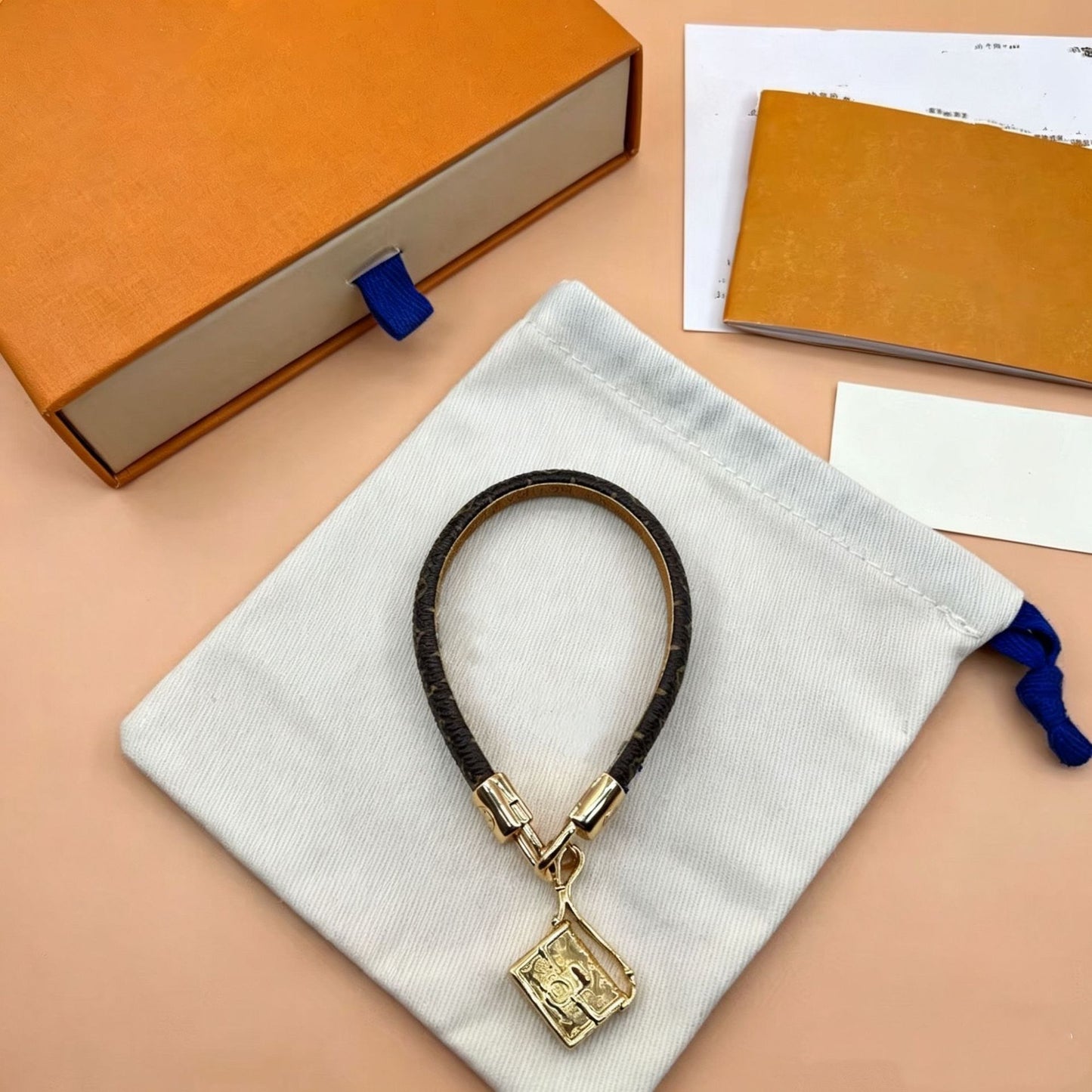 V letter D buckle leather rope bracelet