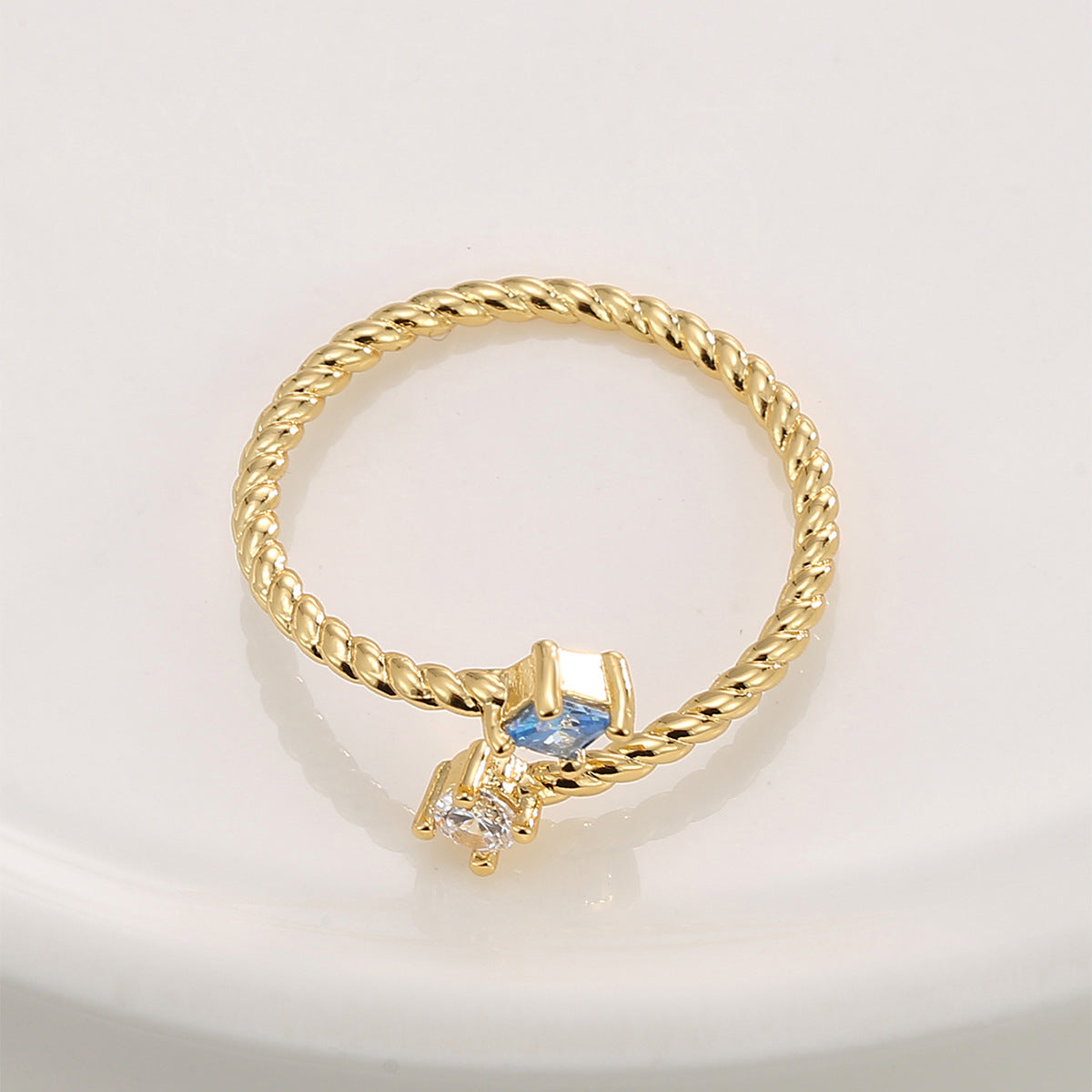 Set with two tone diamond ring