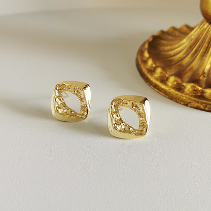 Hammer patterned irregular earrings