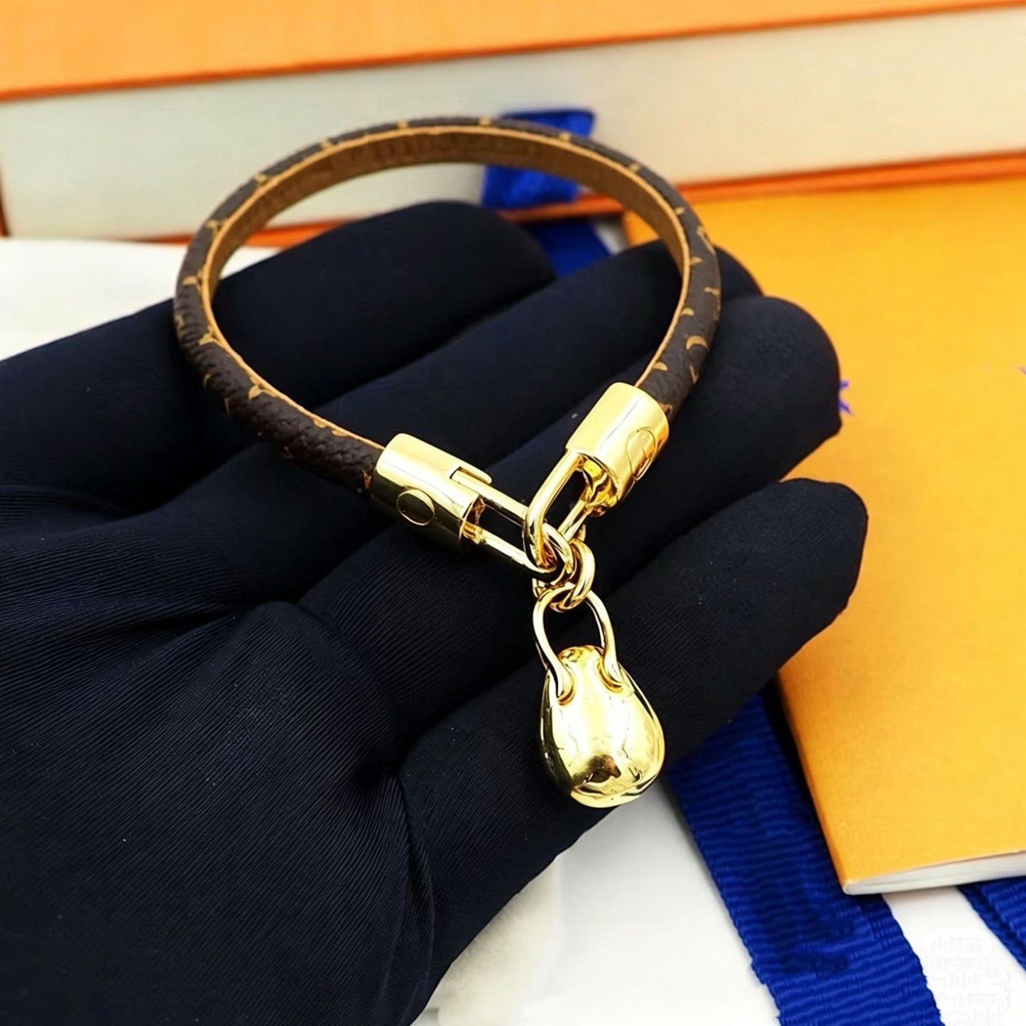 V letter D buckle leather rope bracelet