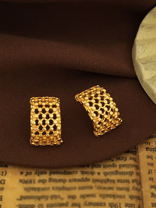 Boucles d'oreilles géométriques en maille creuse 