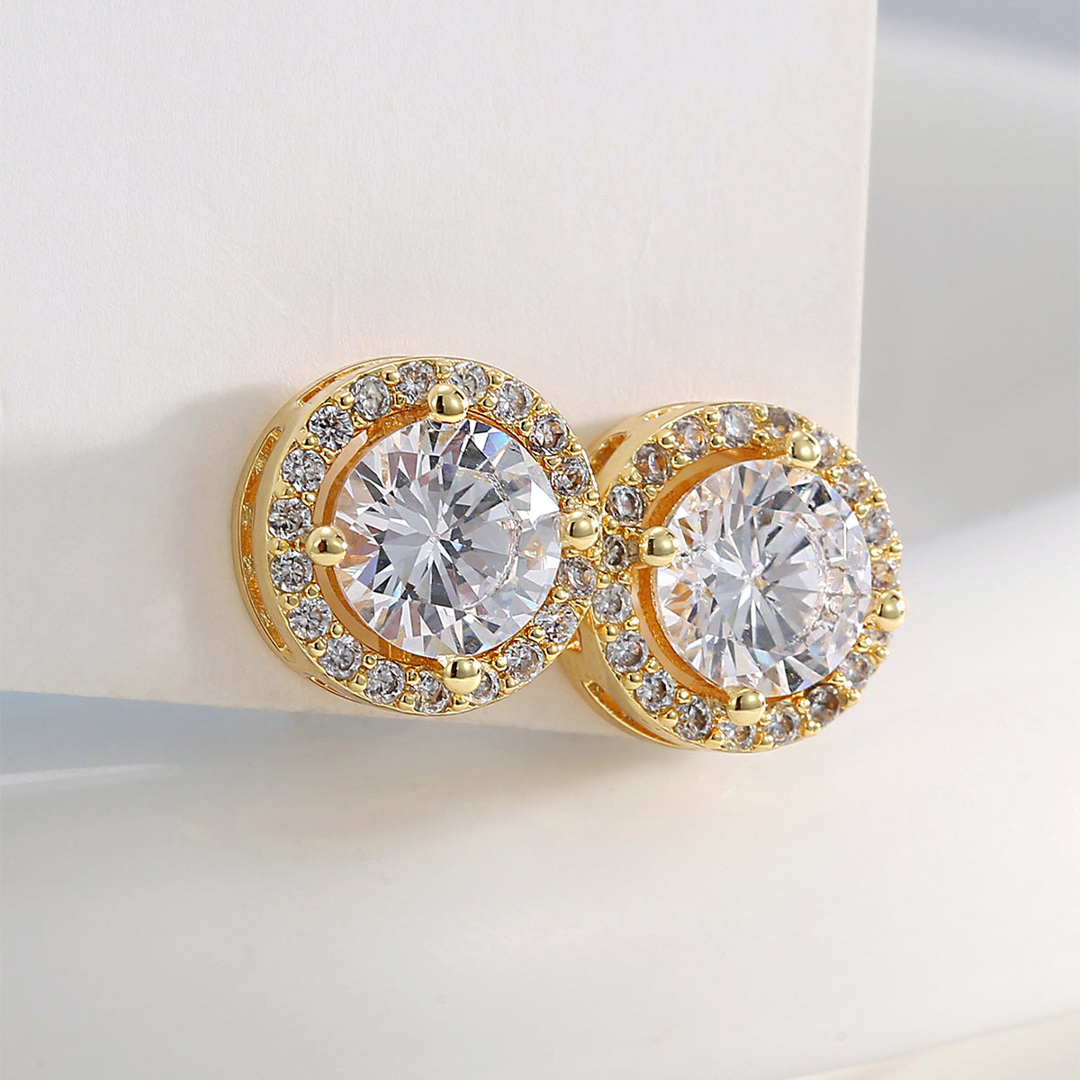 Boucles d'oreilles rondes exquises et simples 